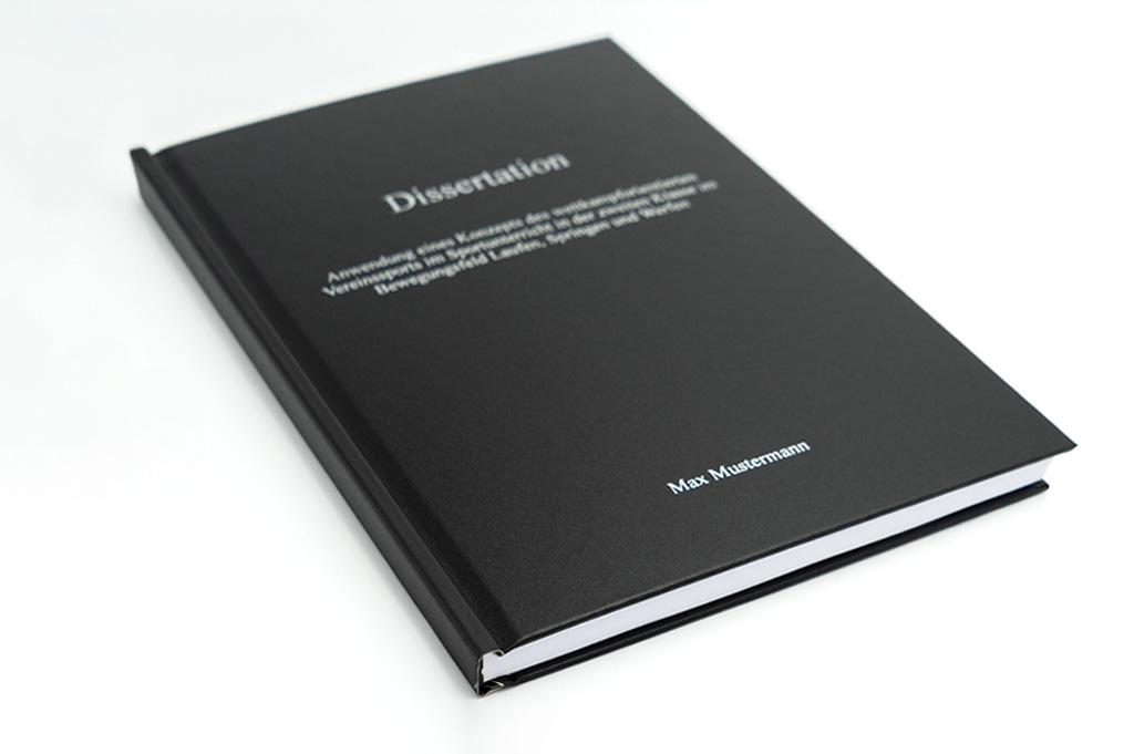 Abschlusszeitung / Jahrbuch / Kita-Zeitung Hardcover mit Beschriftung Hardcover: schwarz mit silberner Prägung