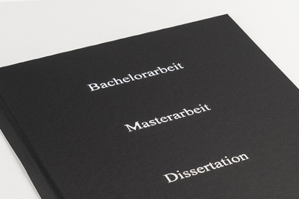 Abschlusszeitung / Jahrbuch / Kita-Zeitung Hardcover mit Beschriftung Hardcover: schwarz mit weißer Prägung